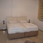 Aparthotel Gueden-pearl , Grosse Mit Kueche , Privater , Ausgezeichnetes Fruehstueck