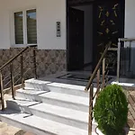 Gueden-pearl , Grosse Mit Kueche , Privater , Ausgezeichnetes Fruehstueck 4*